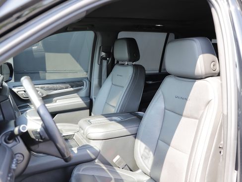 Used 2021 GMC Yukon Denali w/ Denali Premium Package AWD/4WD image 16