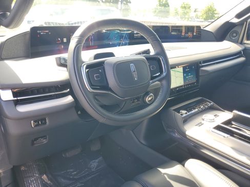 New 2026 Lincoln Navigator Reserve w/ Jet Appearance Package AWD/4WD image 14