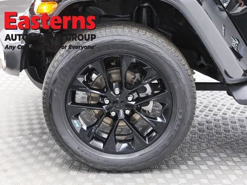 Used 2022 Jeep Wrangler Unlimited Sahara image 31