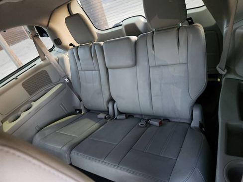 Used 2012 Chrysler Town & Country Touring-L w/ Entertainment Group #2 FWD image 13