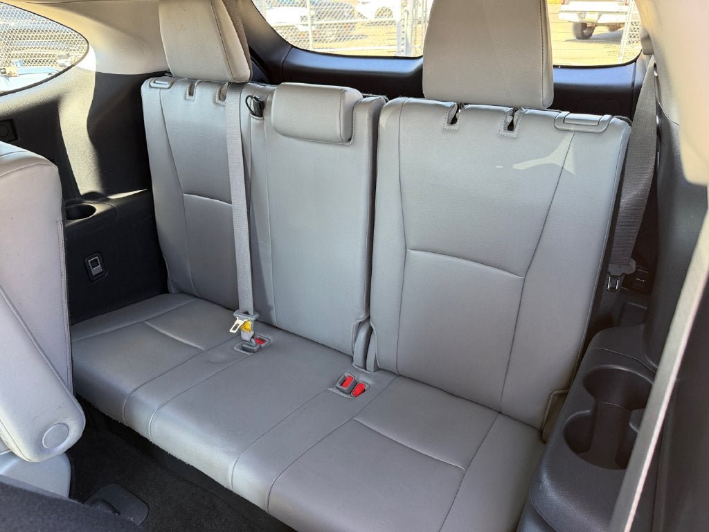 Used 2024 Toyota Highlander XLE AWD/4WD image 33