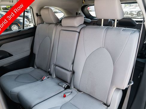 Used 2023 Toyota Highlander LE AWD/4WD image 27