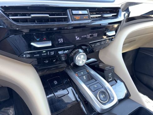Used 2023 Acura MDX SH-AWD w/ Technology Package image 17