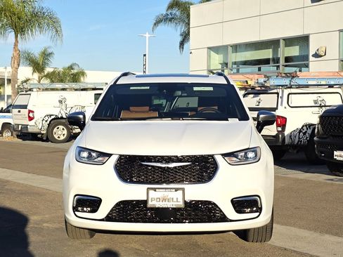 New 2026 Chrysler Pacifica Pinnacle image 7