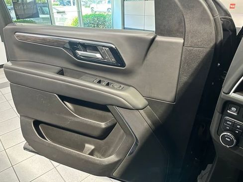 Used 2025 Chevrolet Suburban Z71 AWD/4WD image 26