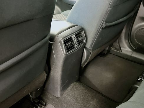 Used 2018 Nissan Rogue S AWD/4WD image 27
