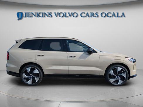 New 2025 Volvo EX90 Ultra image 9