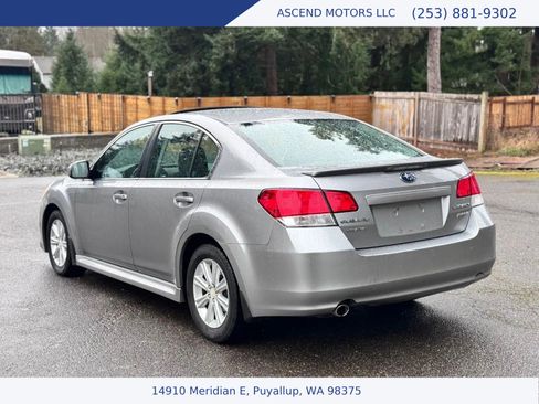 Used 2010 Subaru Legacy 2.5i Premium image 3