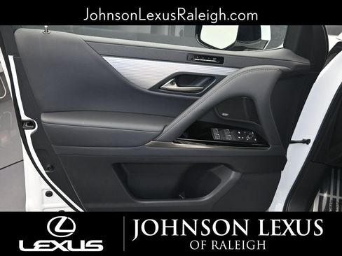Used 2024 Lexus LX 600 F Sport image 11