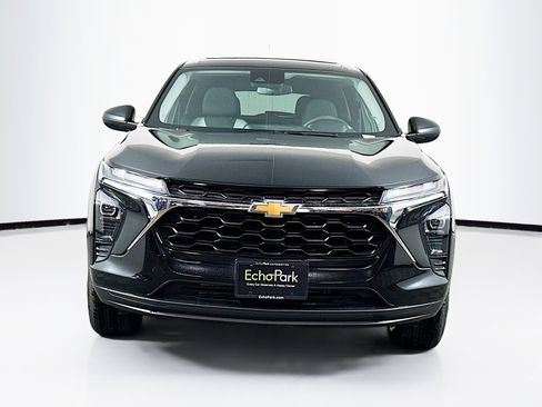 Used 2025 Chevrolet Trax LS w/ Driver Confidence Package image 2