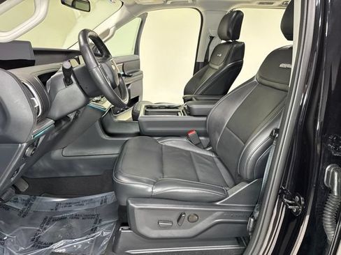 Used 2025 Ford Expedition Platinum AWD/4WD image 14