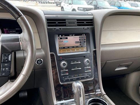 Used 2017 Lincoln Navigator Select AWD/4WD image 7