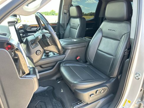 Used 2022 GMC Sierra 1500 Denali w/ Technology Package RWD image 11