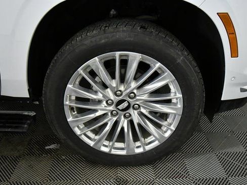 Used 2026 Cadillac Escalade ESV Luxury w/ LPO, Floor Liner Package image 21