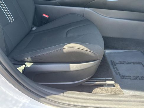 Used 2025 Hyundai Elantra SEL FWD image 37