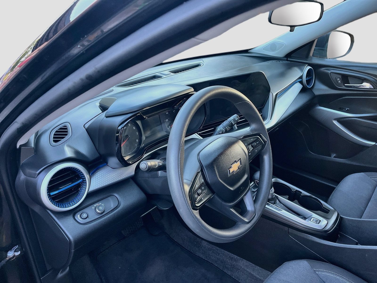 Used 2025 Chevrolet Trax LS FWD image 9