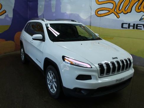 Used 2018 Jeep Cherokee Latitude w/ Comfort & Convenience Group image 2