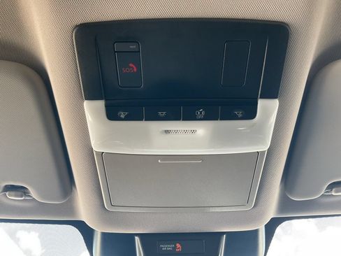 Used 2025 Nissan Rogue SV FWD image 16