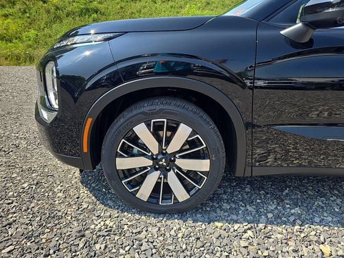 New 2025 Mitsubishi Outlander SE image 8