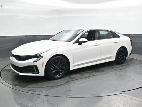 Used 2025 Kia K5 LXS image 10