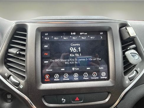 Used 2020 Jeep Cherokee Trailhawk image 7