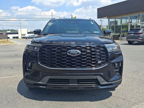 Used 2025 Ford Explorer ST AWD/4WD image 2