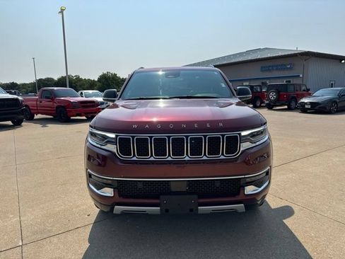 Used 2024 Jeep Wagoneer Series II w/ Premium Group I AWD/4WD image 2
