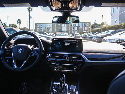 Certified 2023 BMW 530e w/ Convenience Package image 12