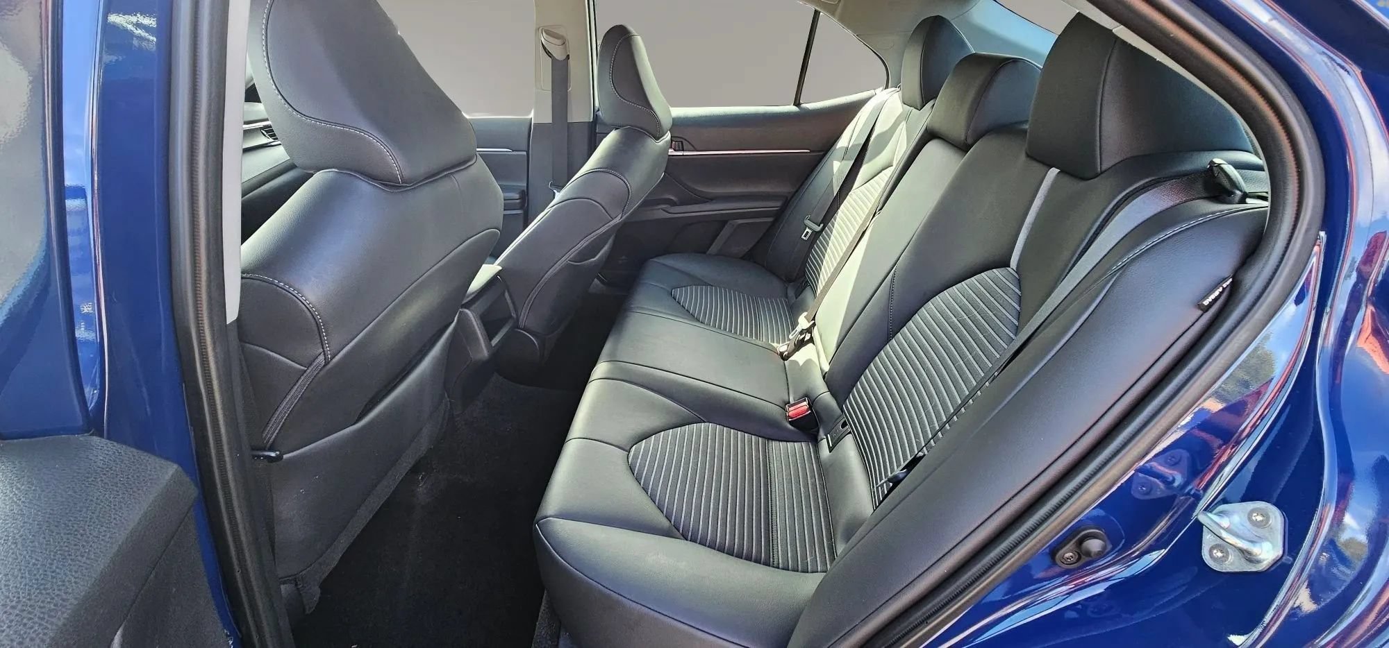 Used 2023 Toyota Camry SE FWD image 8