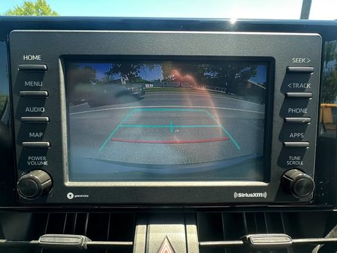 Used 2022 Toyota RAV4 LE AWD/4WD image 18