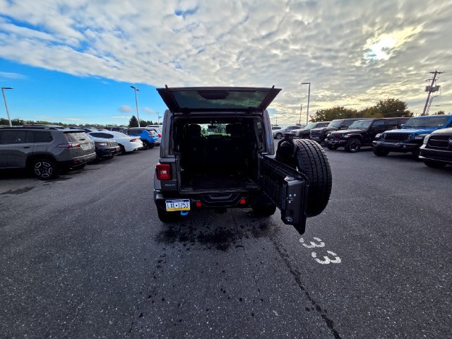 Used 2022 Jeep Wrangler Unlimited Sahara w/ Cold Weather Group AWD/4WD image 26