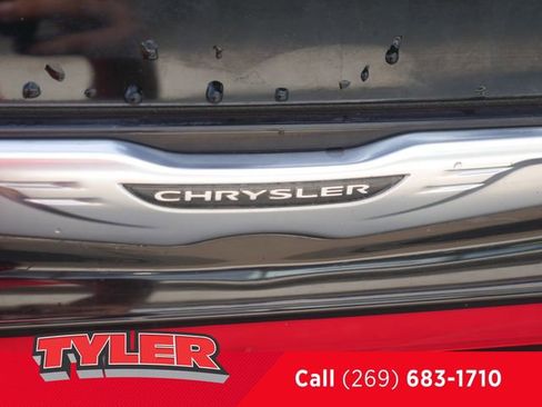 Used 2022 Chrysler Pacifica Touring-L FWD image 14