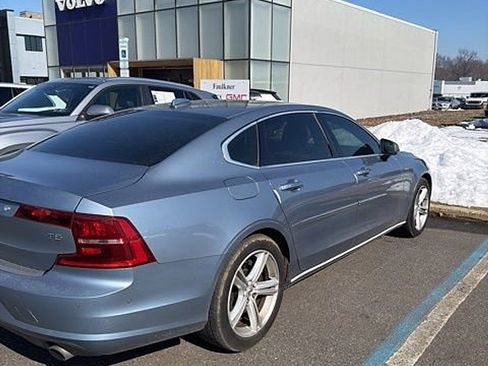 Used 2018 Volvo S90 T5 Momentum w/ Convenience Package image 4