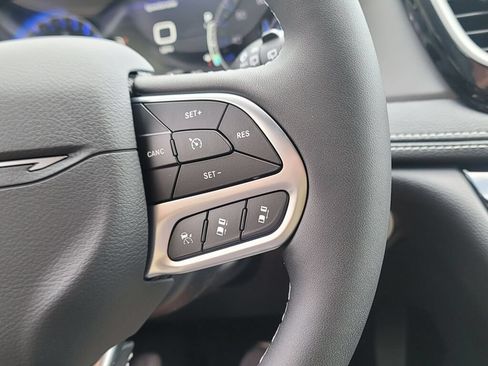 New 2027 Chrysler Pacifica Select FWD image 32