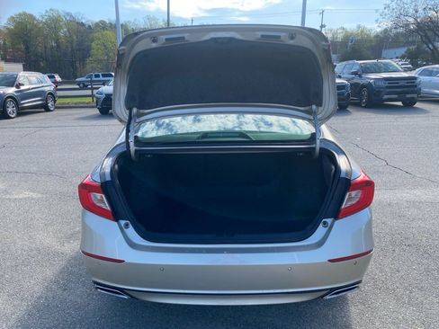 Used 2018 Honda Accord Touring image 16