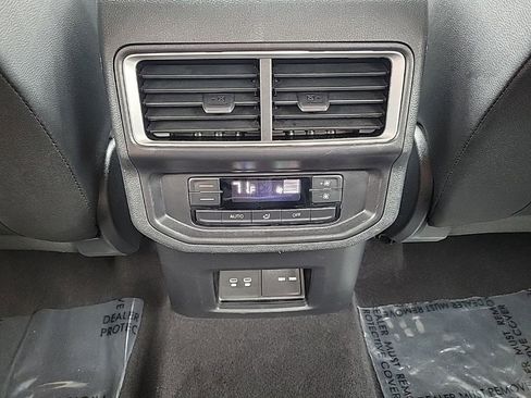 Used 2024 Volkswagen Atlas SE image 19