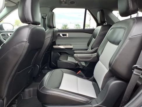 Certified 2024 Ford Explorer XLT w/ Equipment Group 202A AWD/4WD image 6