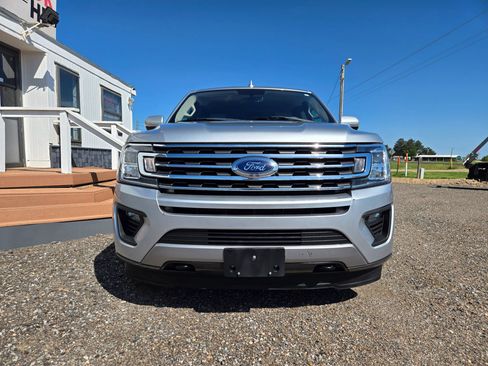 Used 2018 Ford Expedition XLT w/ Equipment Group 202A AWD/4WD image 3