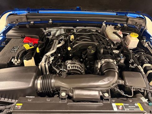 Used 2025 Jeep Gladiator Sport AWD/4WD image 11