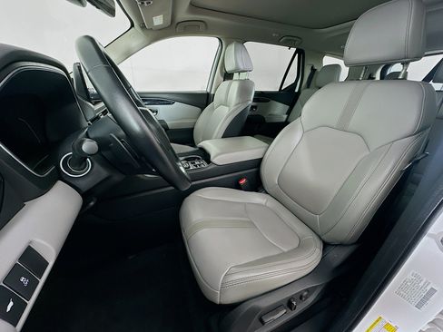Used 2025 Honda Pilot Touring image 13
