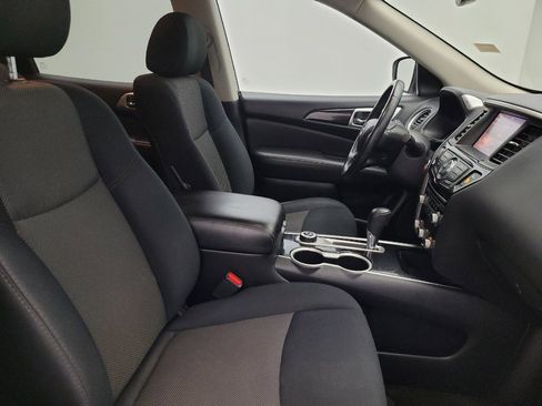 Used 2018 Nissan Pathfinder SV image 21