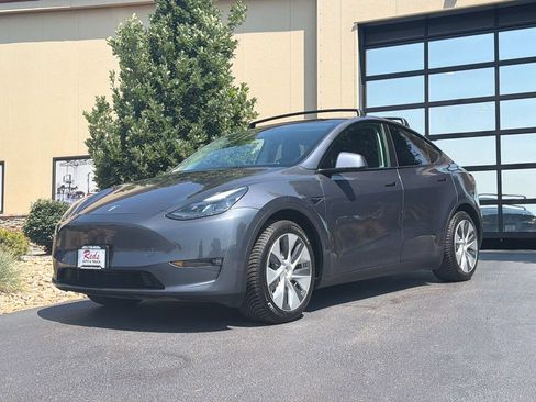 Used 2023 Tesla Model Y Long Range AWD/4WD image 35