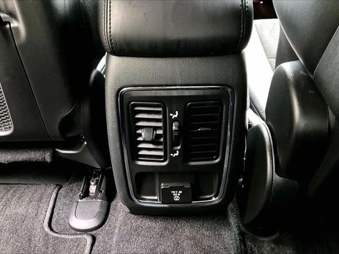 Used 2022 Jeep Grand Cherokee Laredo X AWD/4WD image 16