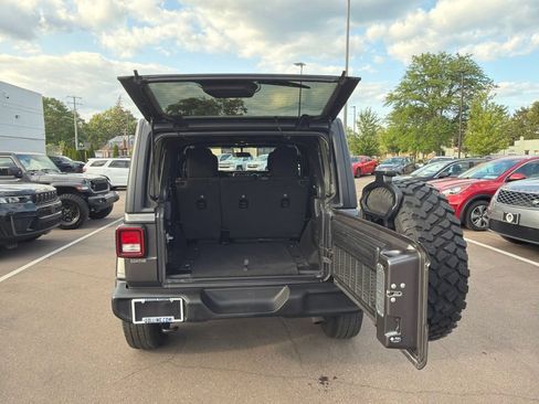 Used 2021 Jeep Wrangler Unlimited Sport AWD/4WD image 10