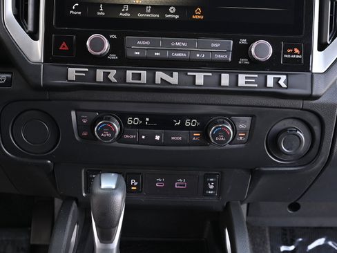 Used 2025 Nissan Frontier SV w/ SV Convenience Package RWD image 30