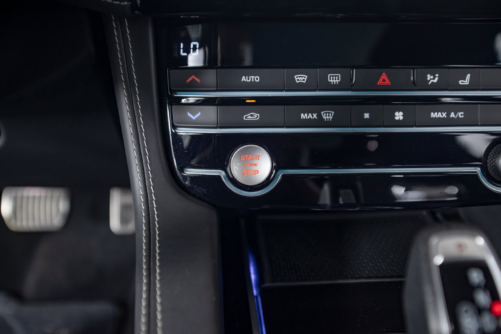 Used 2020 Jaguar F-PACE SVR AWD/4WD image 38
