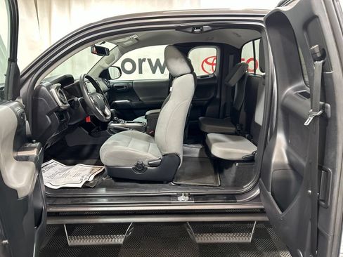 Used 2017 Toyota Tacoma SR5 w/ Tow Package AWD/4WD image 22