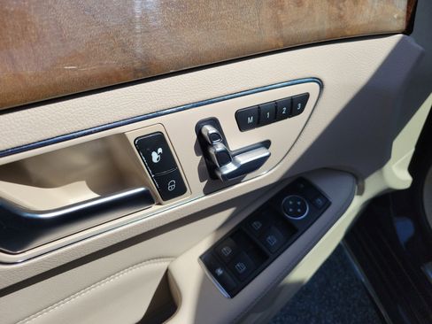 Used 2014 Mercedes-Benz E 350 Sedan image 20