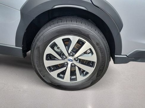 Used 2024 Subaru Outback Premium AWD/4WD image 7