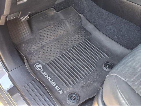 Used 2023 Lexus GX 460 Premium image 40